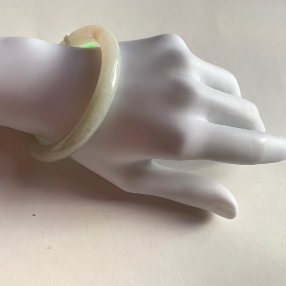 763) antique BURMA JADITE translucent white BANGLE